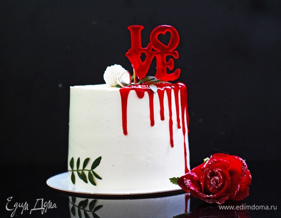 Клубничный торт-валентинка с ягодным конфи