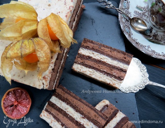 Полосатый чизкейк с голубым сыром и ореховой карамелью Полосатый чизкейк с голубым сыром и ореховой карамелью