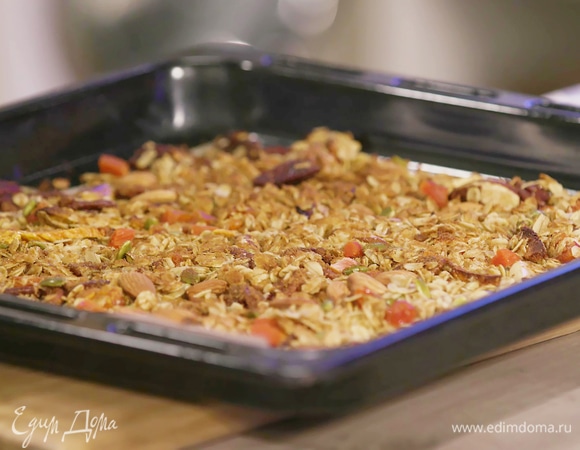 Гранола с орехами, сухофруктами и кленовым сиропом Гранола с орехами, сухофруктами и кленовым сиропом