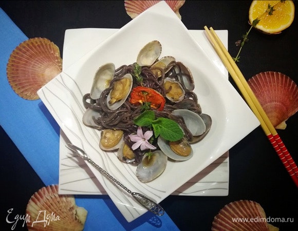 Вонголе с рисовой лапшой по-азиатски Вонголе с рисовой лапшой по-азиатски