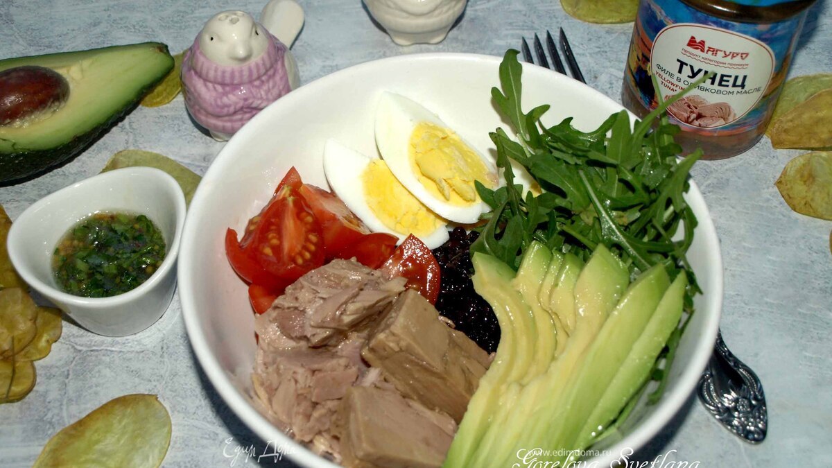 Боул с тунцом и черным рисом