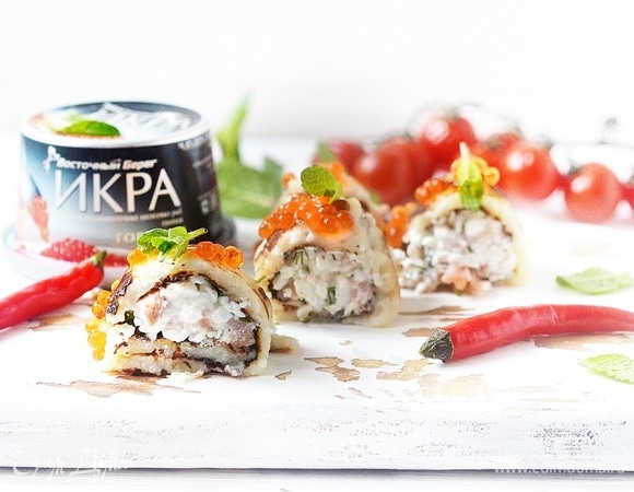 Блинные рулеты с творогом и икрой