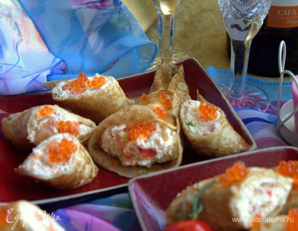 Блины с творожно-рыбной начинкой и икрой