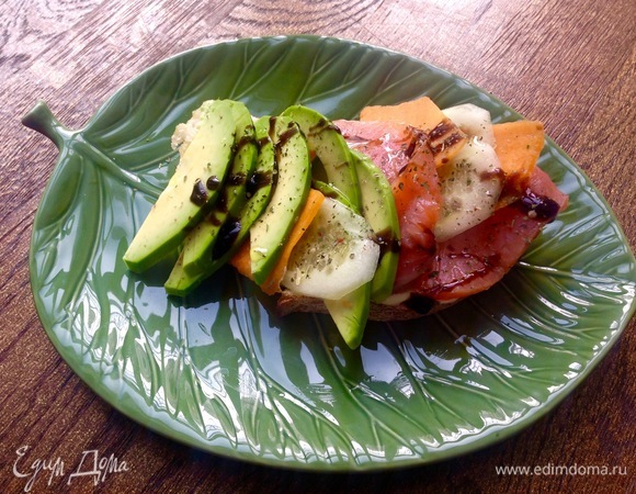 Сандвич из авокадо и семги Сандвич из авокадо и семги