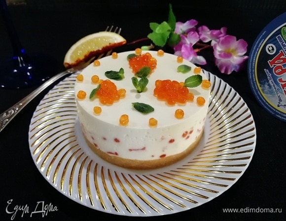 Чизкейк с форелью и красной икрой