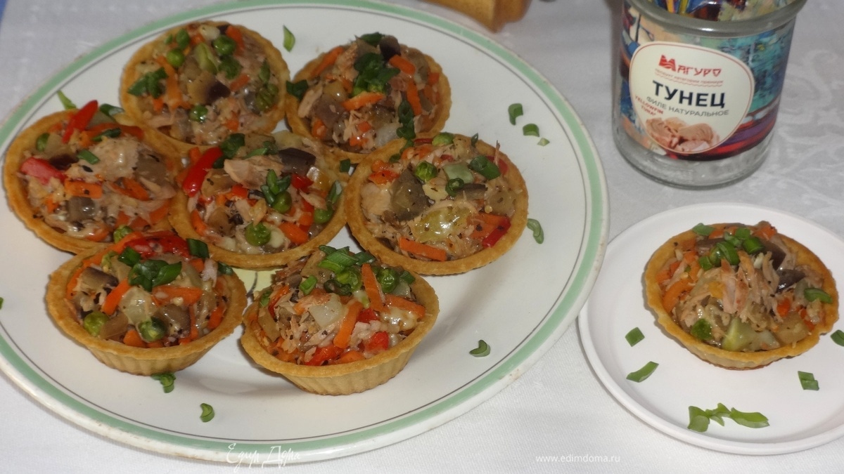 Горячая закуска из овощей с тунцом