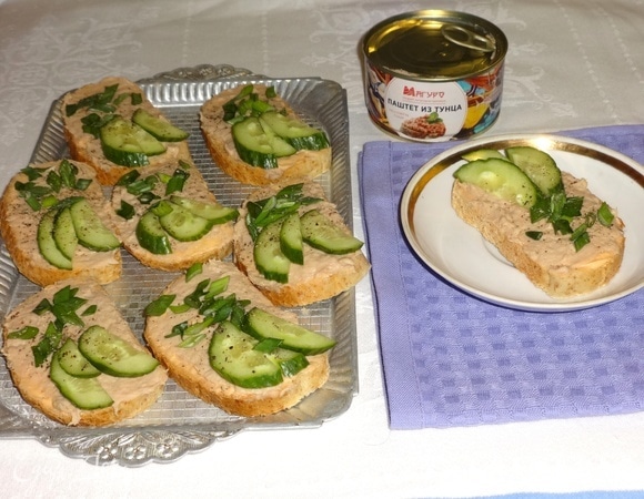 Тосты с плавленым сыром и паштетом из тунца Тосты с плавленым сыром и паштетом из тунца