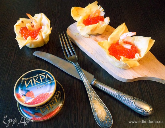 Жюльен с курицей, креветками и красной икрой Жюльен с курицей, креветками и красной икрой