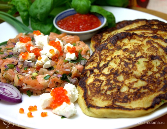 Картофельные панкейки с лососем и икрой Картофельные панкейки с лососем и икрой