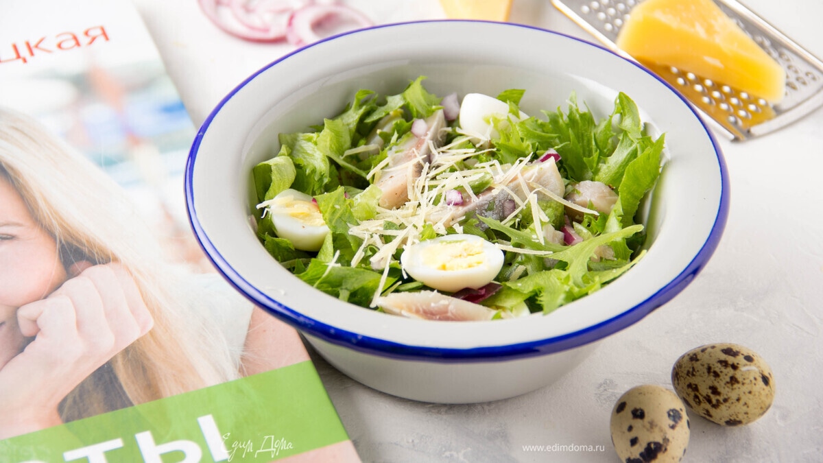 Свежий салат с сельдью