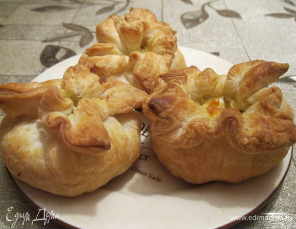 Грибной жюльен в мешочках из слоеного теста