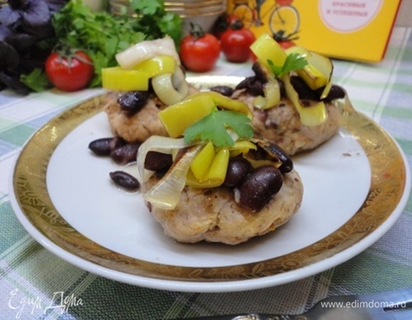 Котлеты из индейки с фасолью