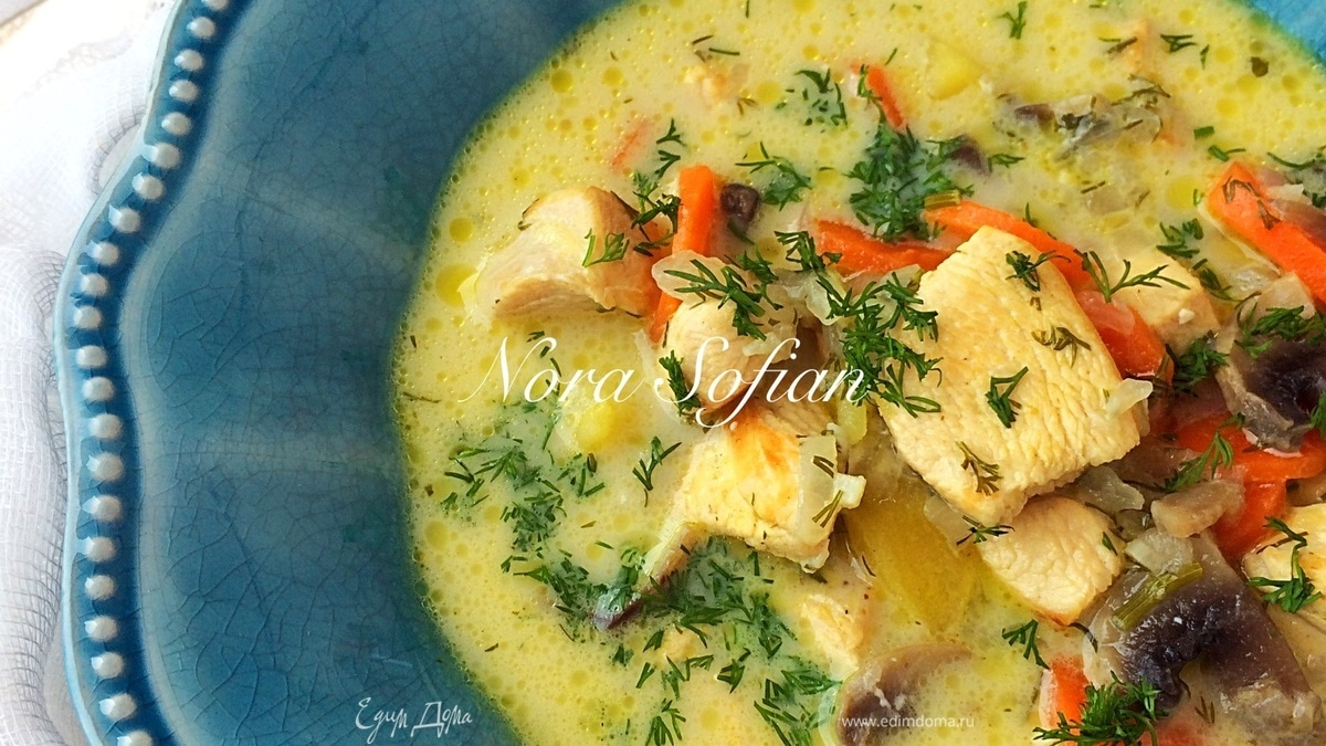 Сливочный суп с курицей и грибами
