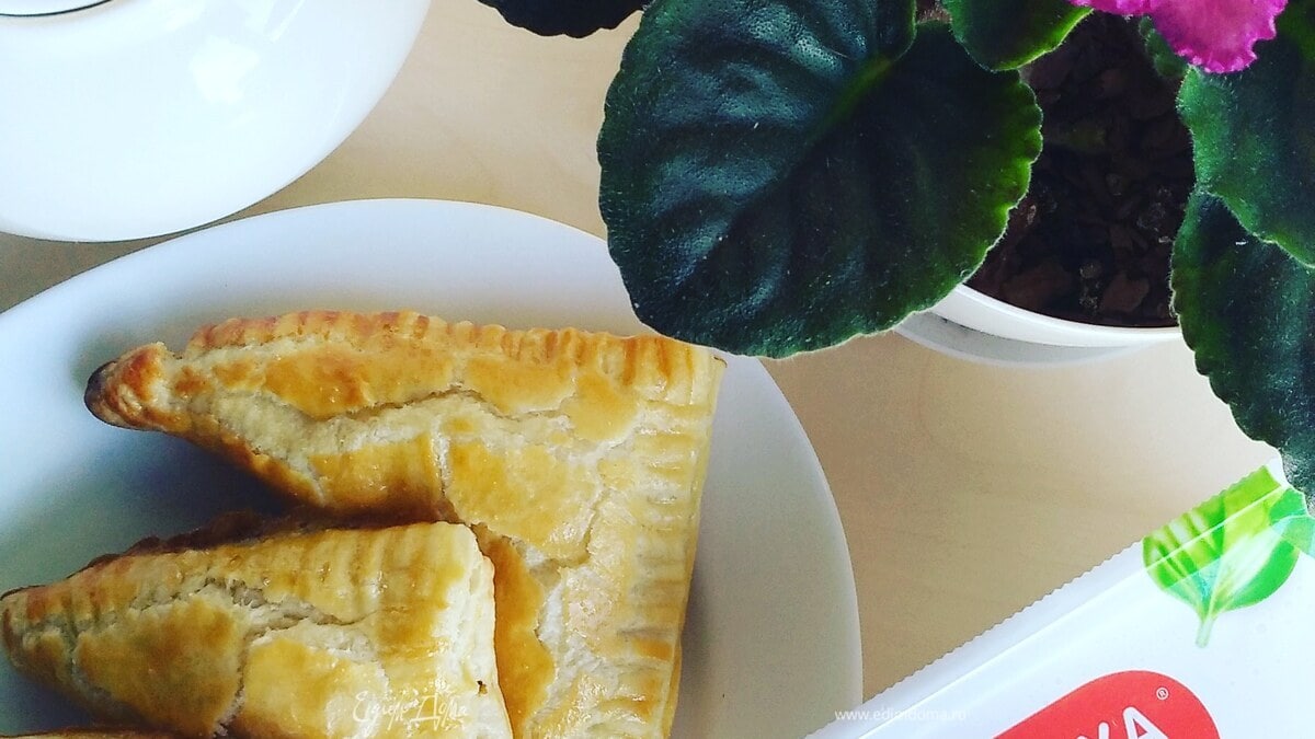 Слойки-треугольники с курицей