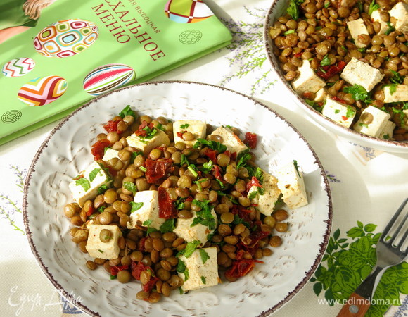 Пикантная чечевица с брынзой и вялеными помидорами