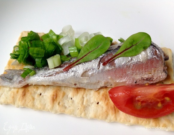 Закуска с сардинами