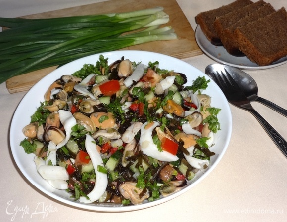 Овощной салат с морепродуктами