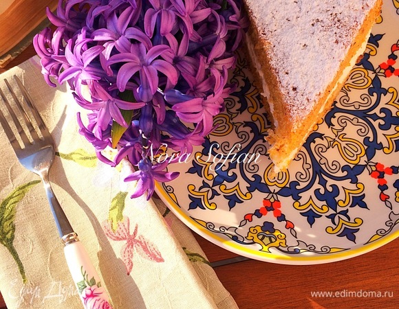 Морковно-фундучный пирог с кремом Морковно-фундучный пирог с кремом