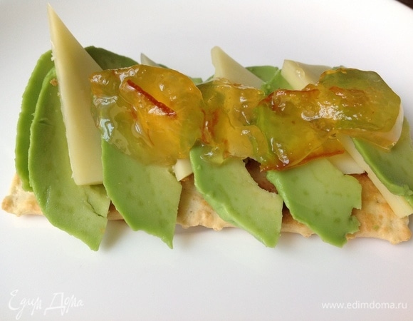 Закуска из авокадо с мандариновым джемом