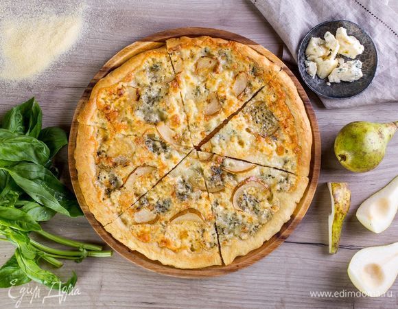 Пицца с грушей и горгонзолой