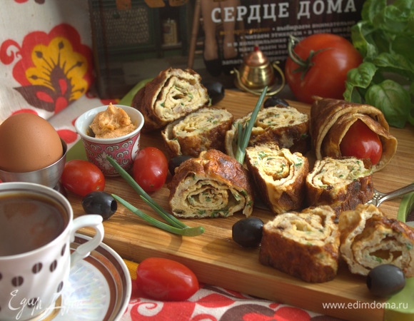 Омлетный рулет с зеленым луком