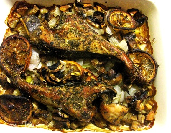 Запеченный скат с топинамбуром и грибами