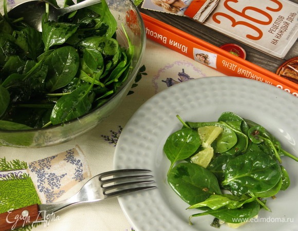 Салат из шпината и мяты с лимоном