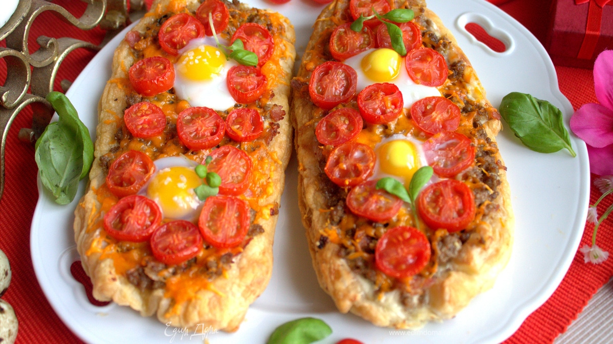 Слойки с фаршем и сыром