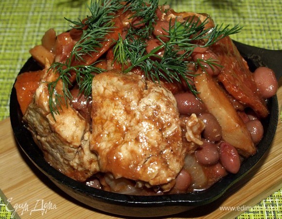 Телятина с чоризо и фасолью в томатном соусе