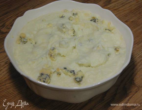 Пюре из цветной капусты с пармезаном и голубым сыром Пюре из цветной капусты с пармезаном и голубым сыром