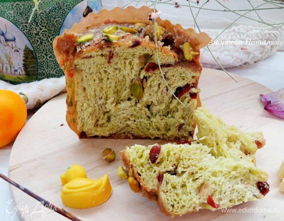 Фисташковый кулич-бриошь