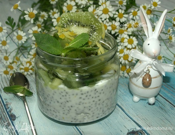 Чиа-пудинг с киви, мятой и лимоном