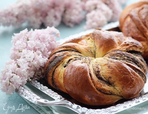 Сдобный венок «Весенний» Сдобный венок «Весенний»