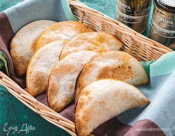 Пирожки с сайрой и яйцом Пирожки с сайрой и яйцом