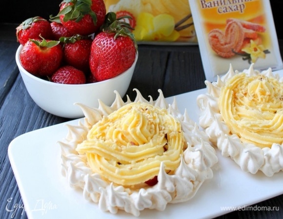 Корзиночки из безе с ванильным муссом