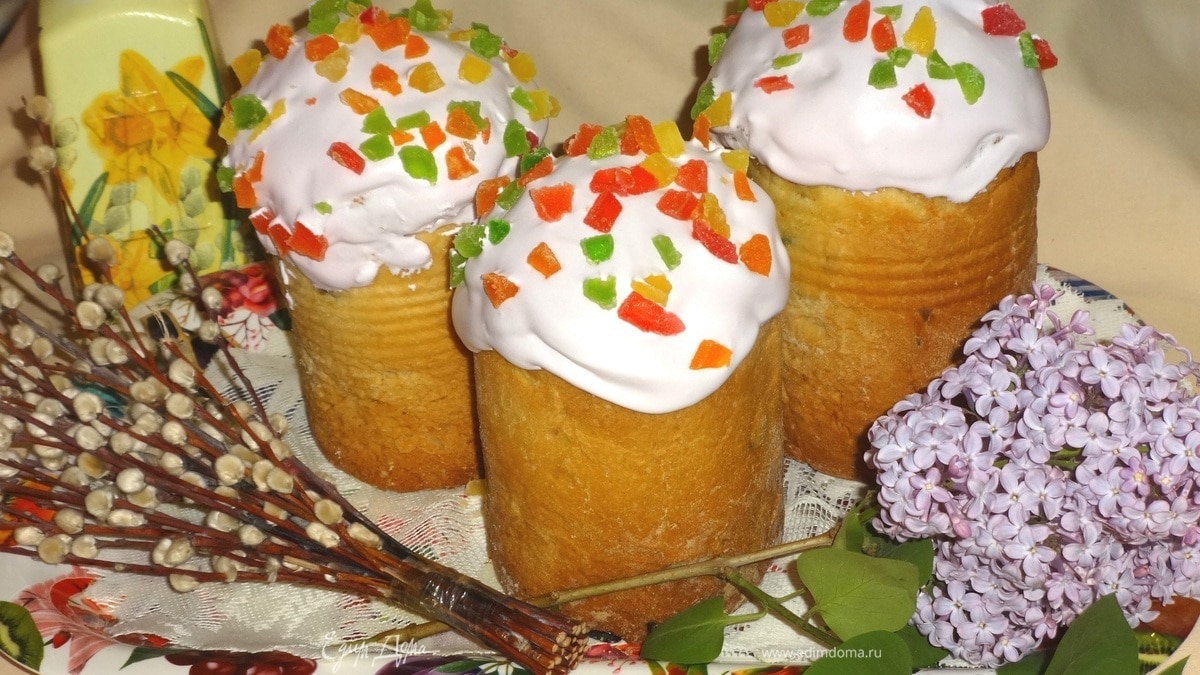 Куличи с изюмом и цукатами