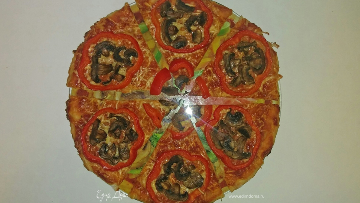 Пицца с болгарским перцем и шампиньонами