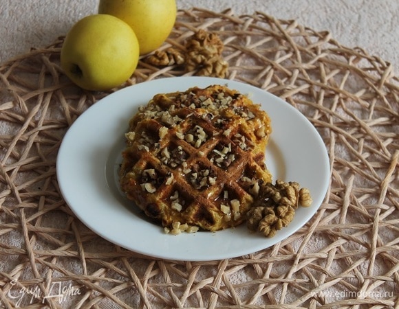 Овсяные вафли с яблоком, морковью и изюмом