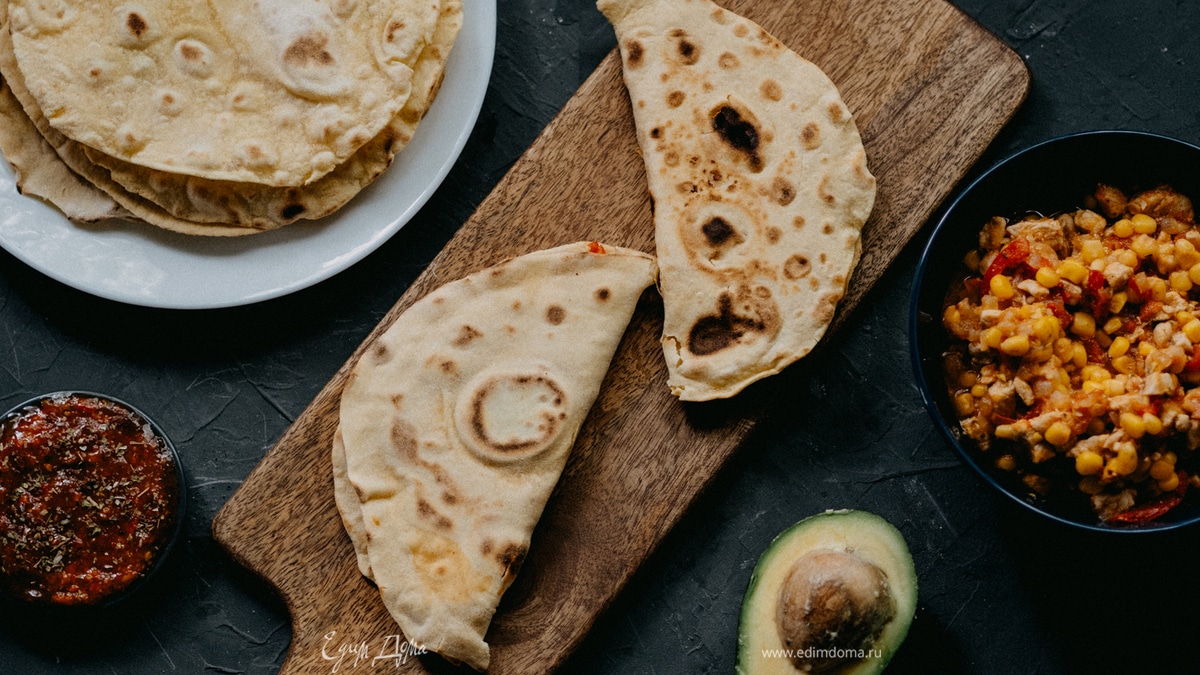 Кесадилья с индейкой и овощами