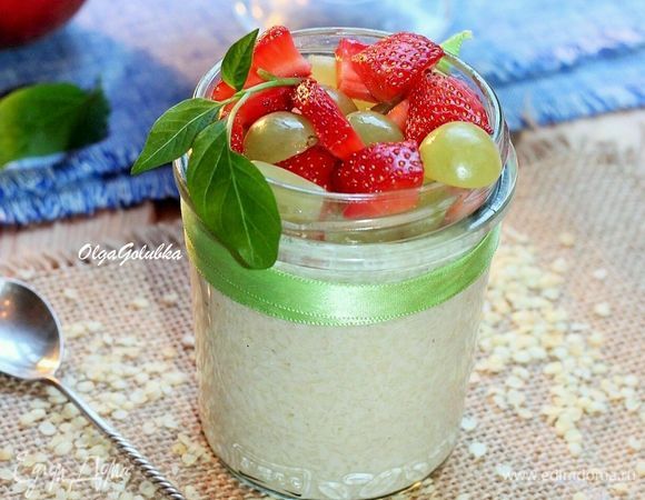 Пшенные хлопья с ягодами в банке