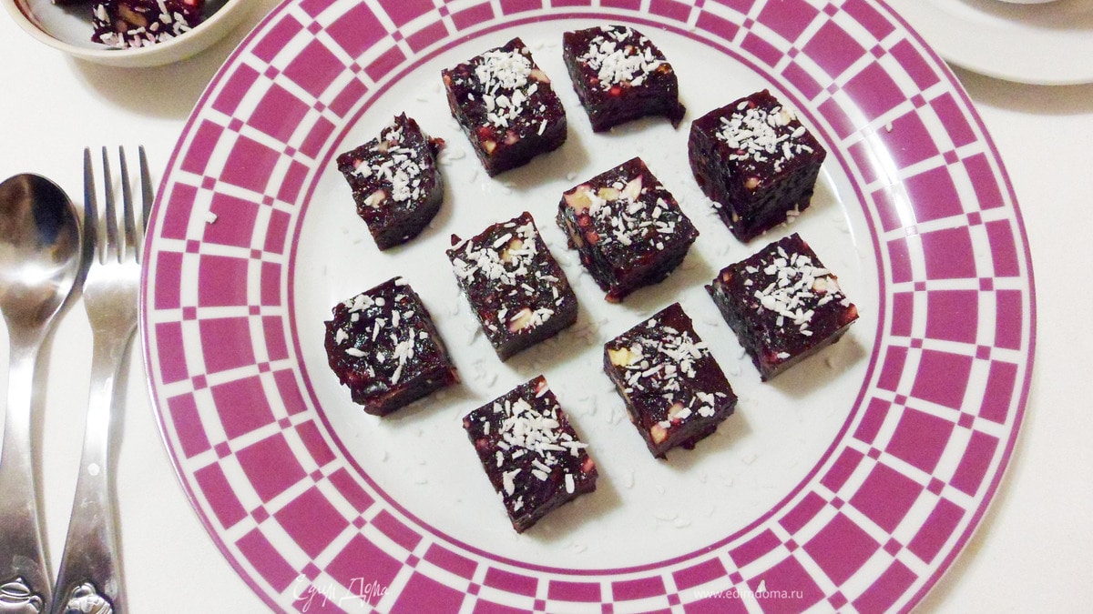 Свекольный мармелад с орехами и черносливом