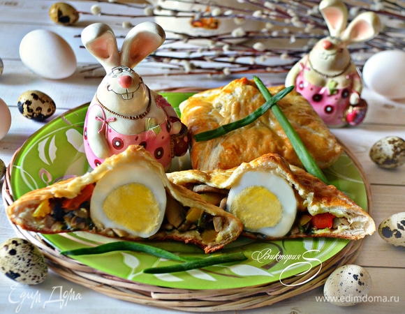 Яйца c овощами и грибами, запеченные в тесте