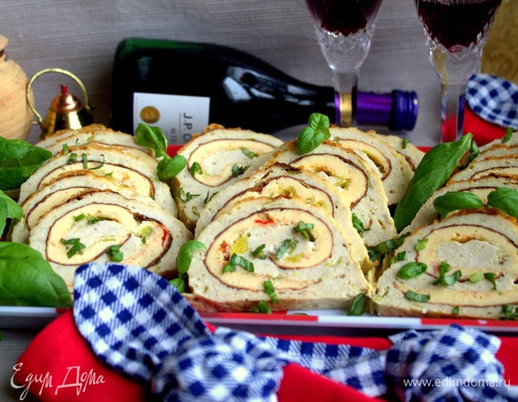 Куриный рулет с яичной прослойкой Куриный рулет с яичной прослойкой