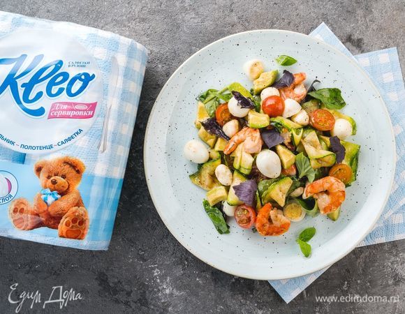 Салат с креветками и моцареллой