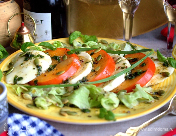 Салат «Капрезе» с хурмой Салат «Капрезе» с хурмой