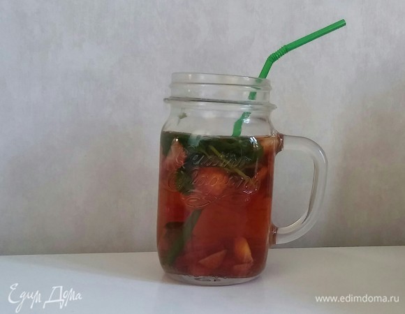Чай с клубникой и мятой