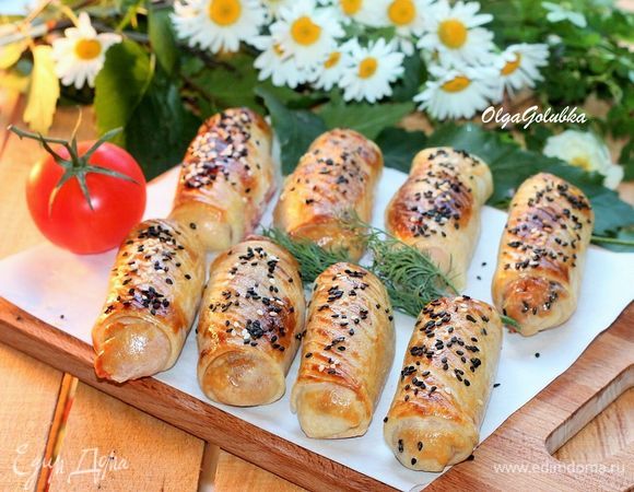  Закусочные трубочки с колбасой и луком