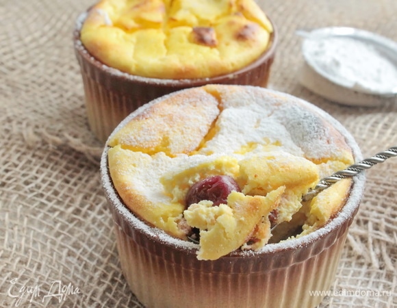 Творожная запеканка с вишней