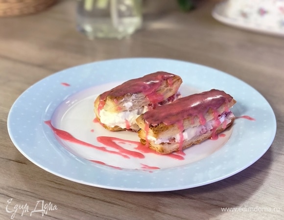 Слойки с ягодами и взбитыми сливками Слойки с ягодами и взбитыми сливками