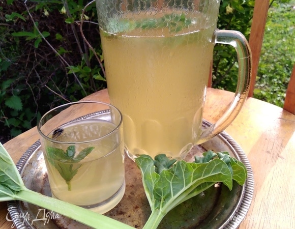 Холодный чай с ревенем и мятой